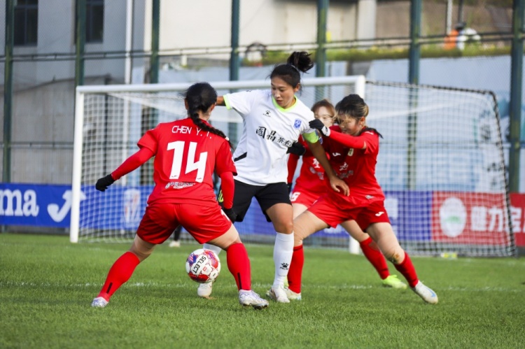 广西平果呗侬女足提前一轮夺得女甲冠军，成广西历史首支女超队伍