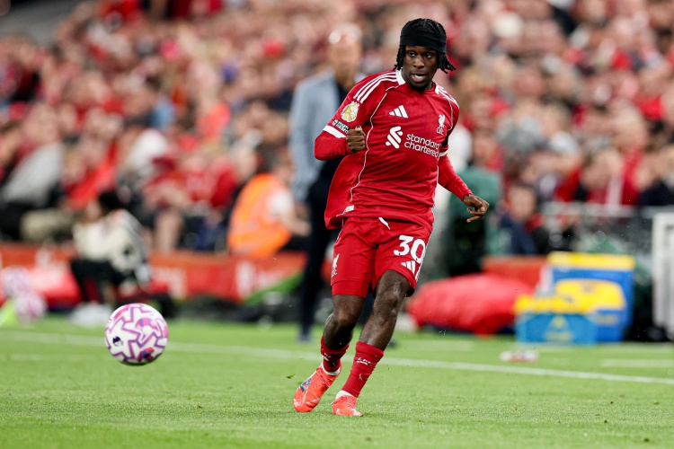 斯洛特：弗林蓬没受伤，换下他只是不想10人应战，哪怕是30秒